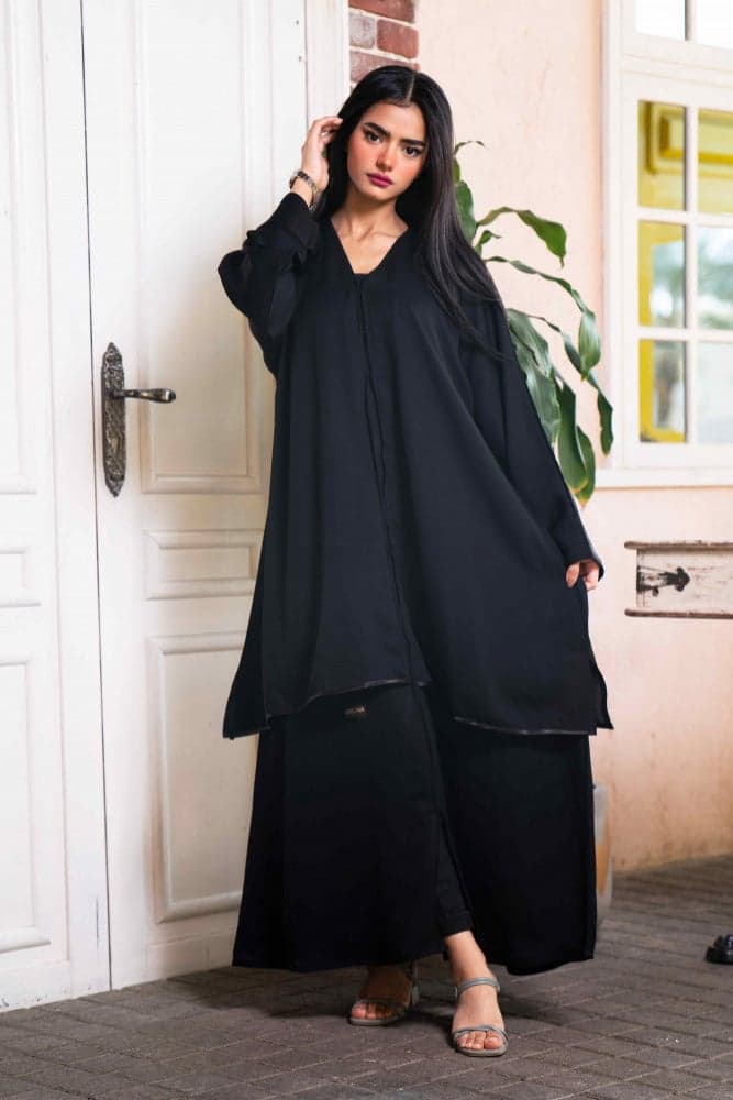 عباية طبقتين مزينه بشريط ساتان