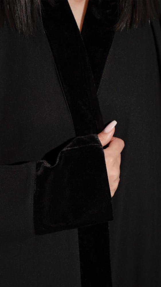 عباية شتوية مفتوحة مزينه بقطيف