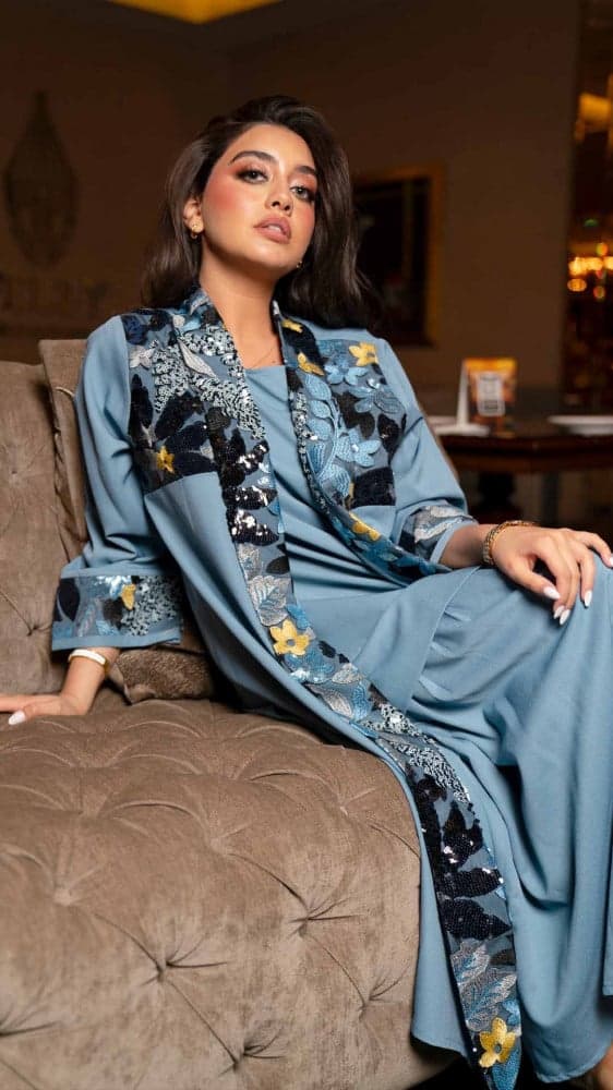 جلابية مفتوحة بفستان داخلي