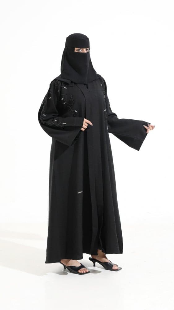 عباية بتطريز على الاكتاف