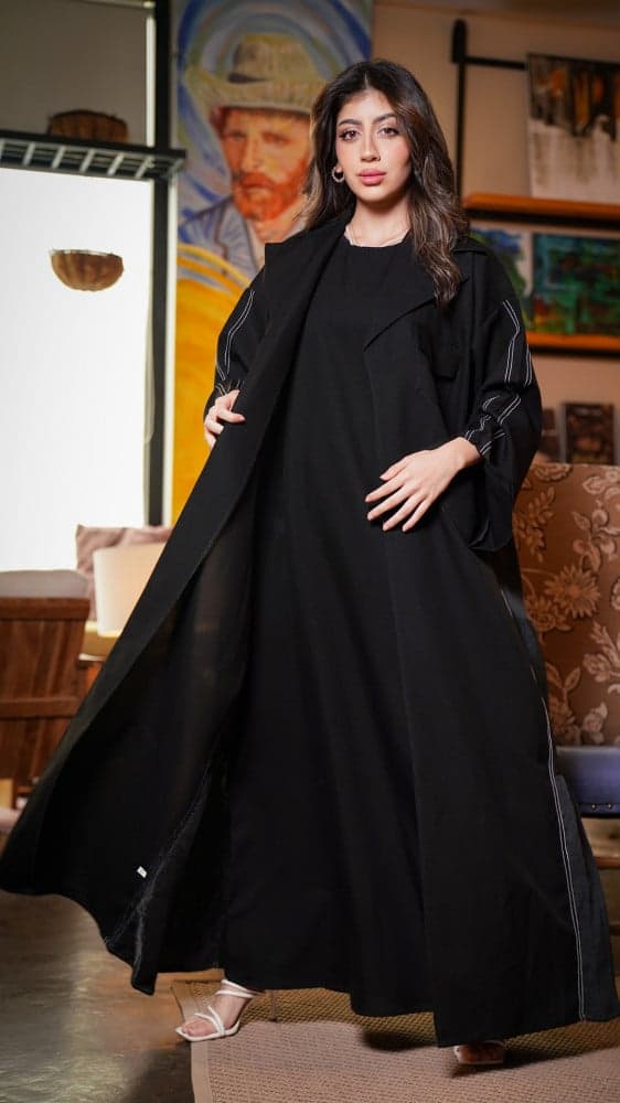 عباية رسمية مع فستان مفصول