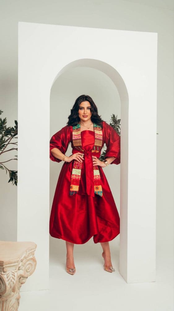 جلابية احمر بنقوش سدو