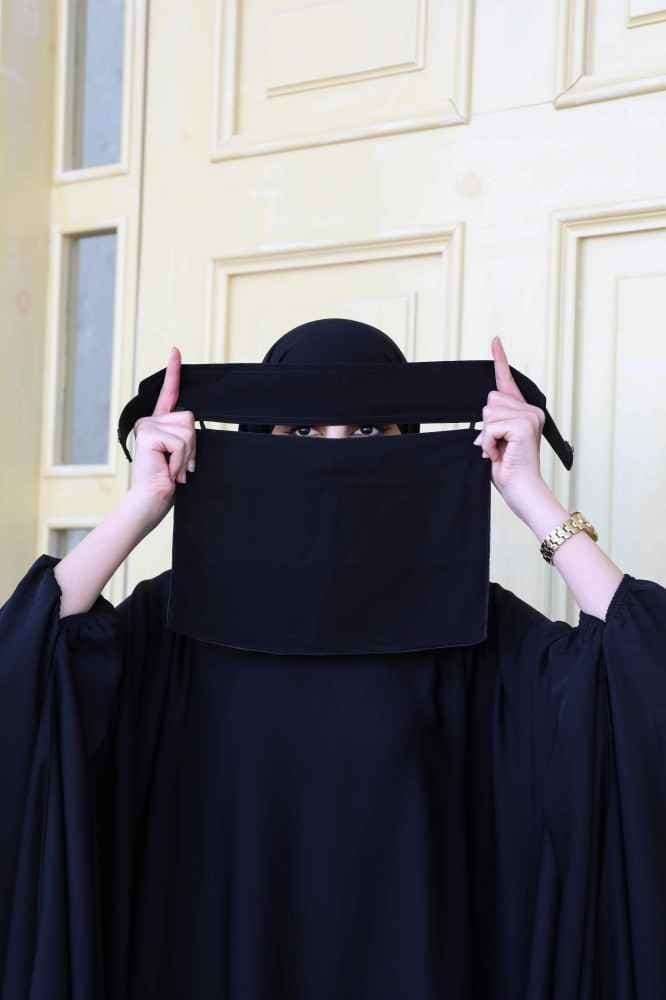 نقاب مشبك مبطن بحرير