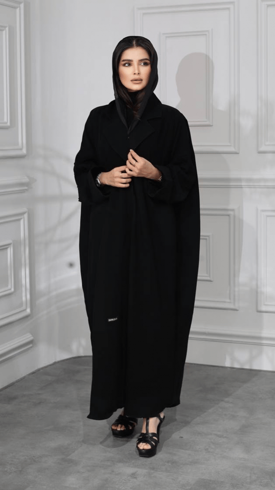 عباية بياقة رسمية باكمام معينات