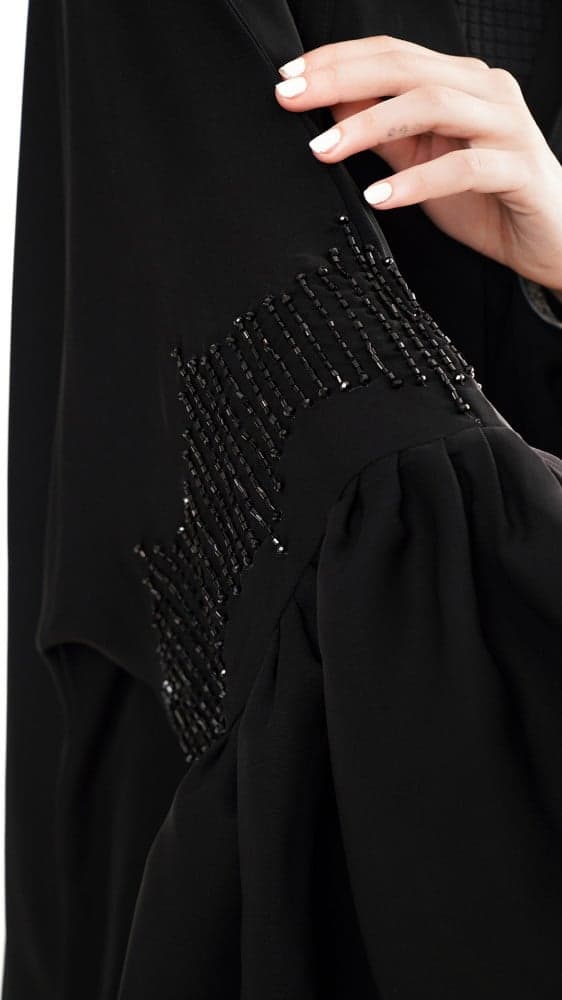 عباية باكمام كلوش مطرزه