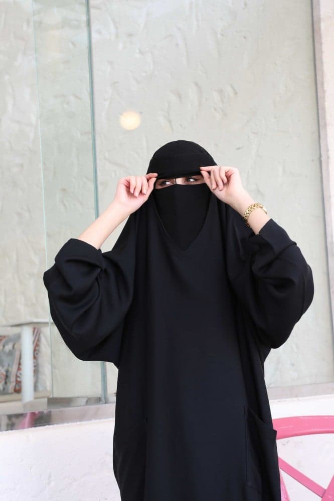 عباية رأس مغلقة بجيوب