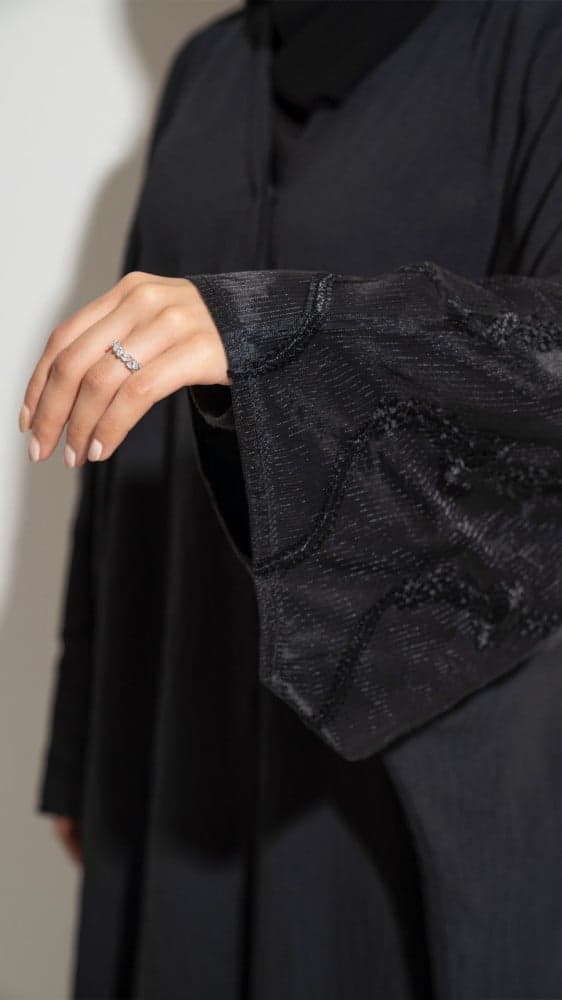 عباية بقصة اكمام مميزة