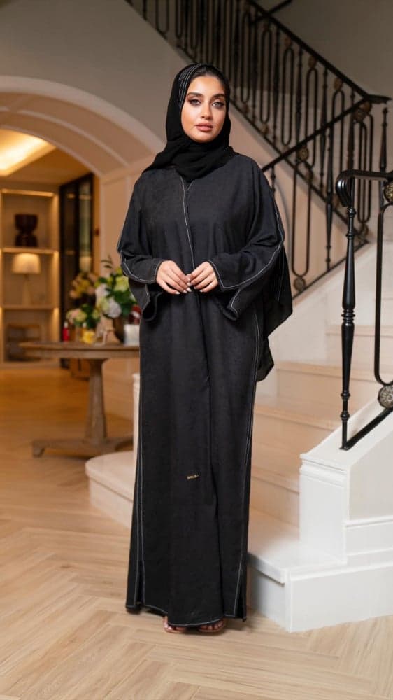 عباية اسود بخيوط ابيض