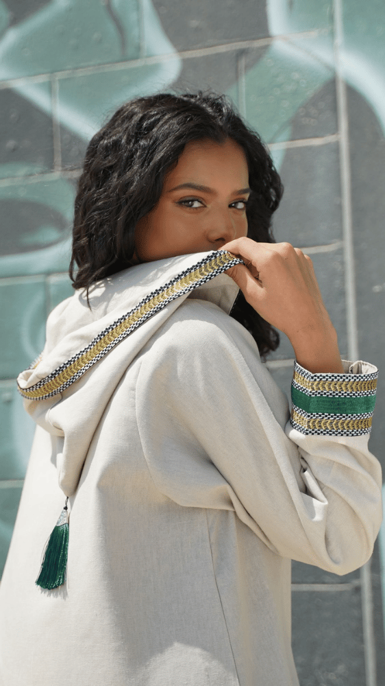 عبايه بيج بقبعة سدو