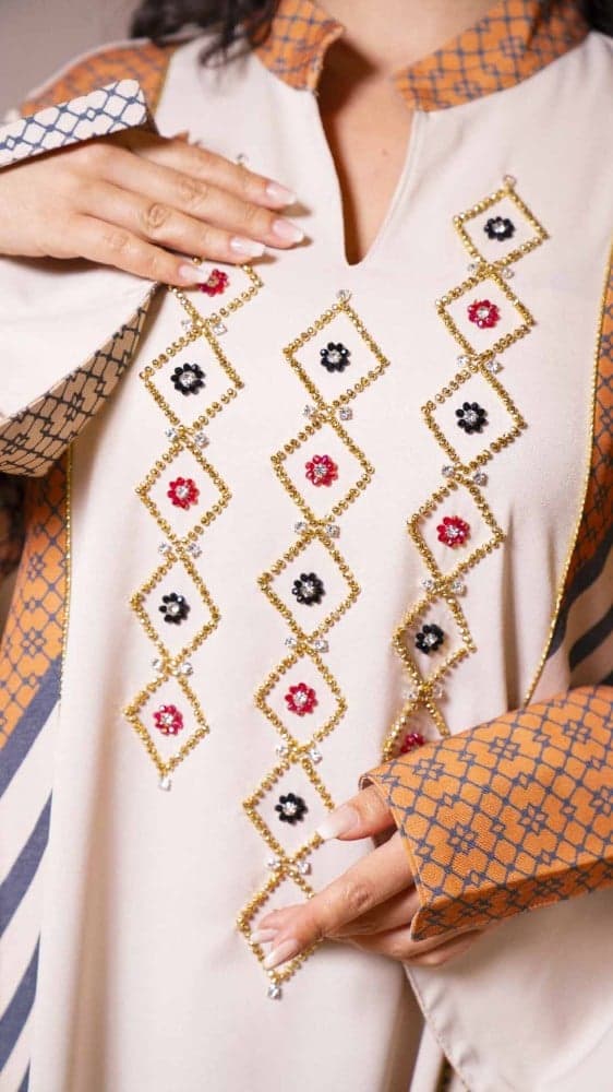 جلابية بتطريز ملون