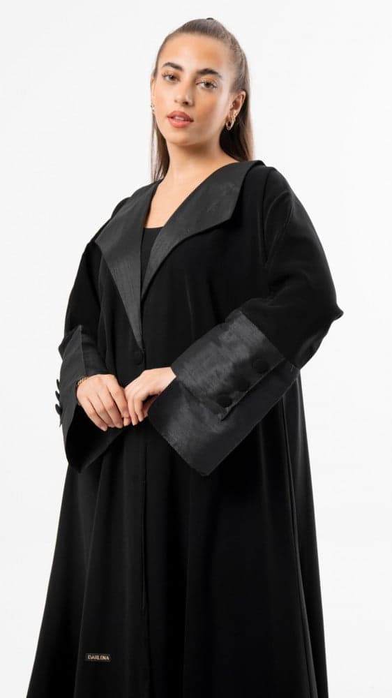 عباية سوداء بقصة اكمام مميزة