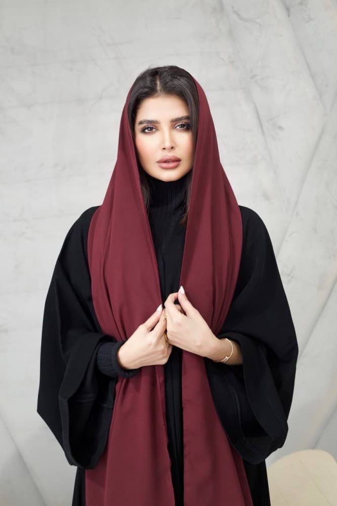 طرحة بلون عنابي