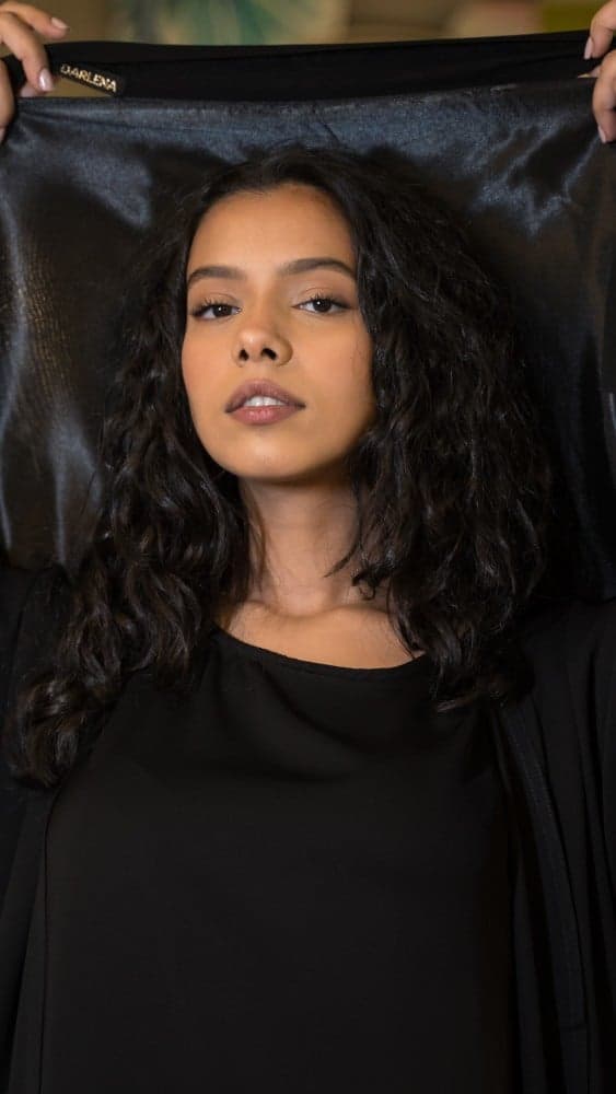 طرحة ربط أسود حرير