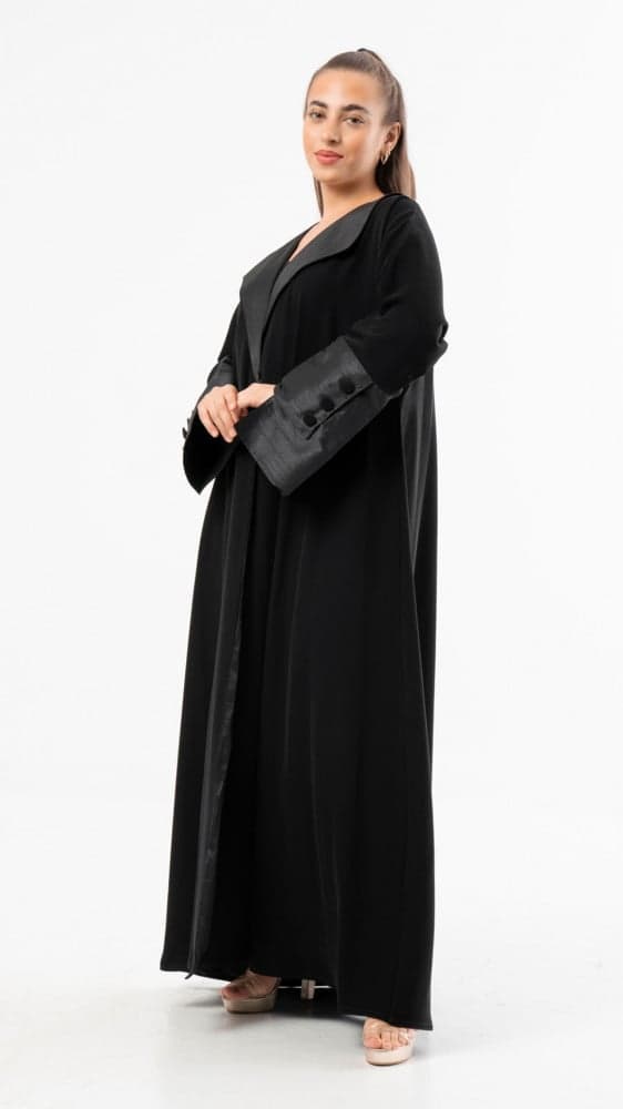 عباية سوداء بقصة اكمام مميزة