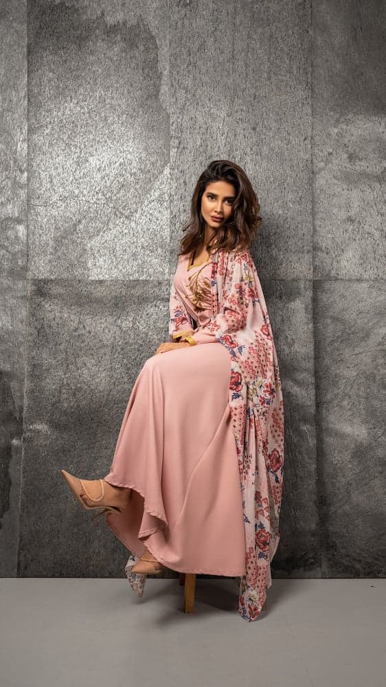 جلابية بنقوش ورد