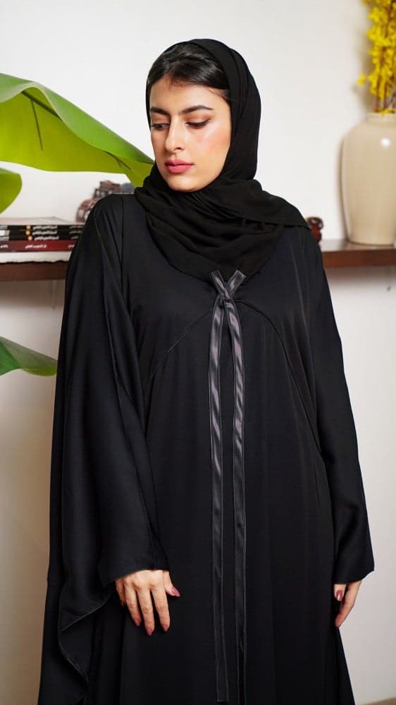 عباية بشت اسود سادة  فضفاضة ومريحة