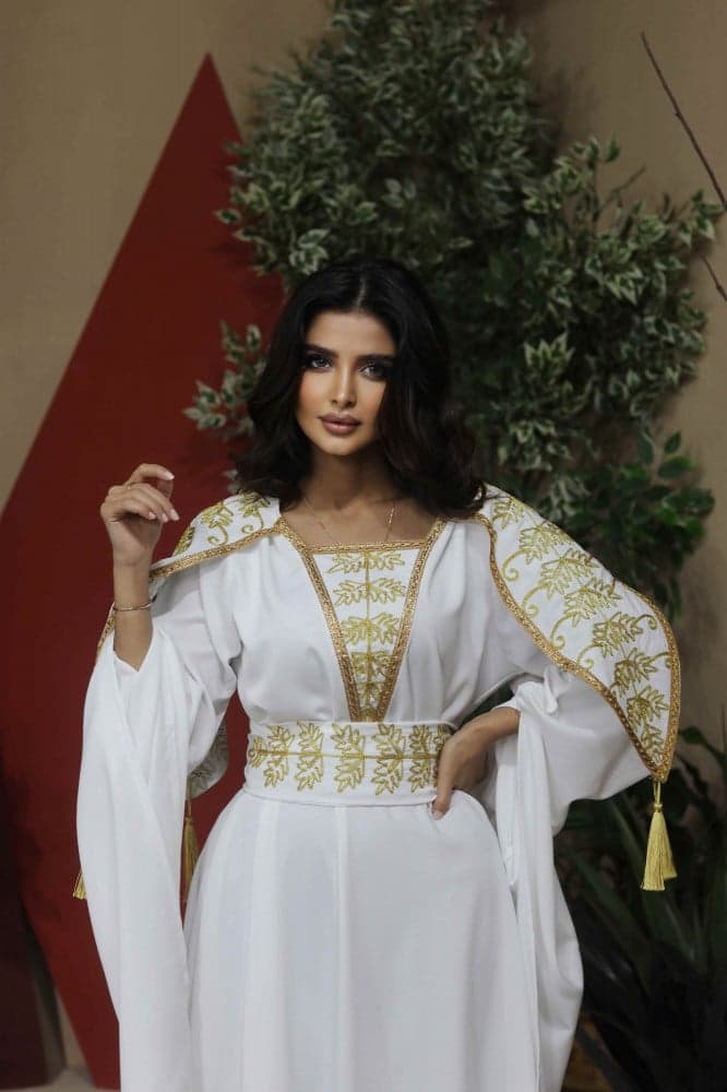 جلابية ابيض فخمة بقصة اكمام مميزة