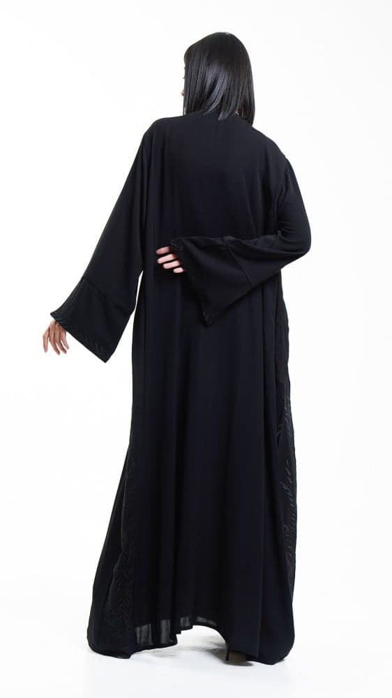 عباية مطرزة باكمام مفتوحة