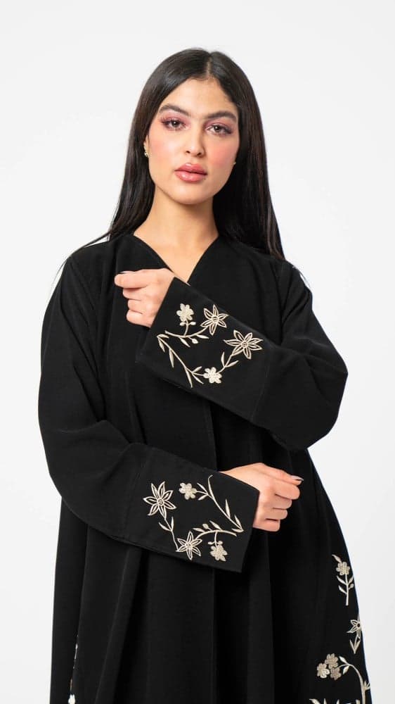 عباية كلوش بتطريز ورد