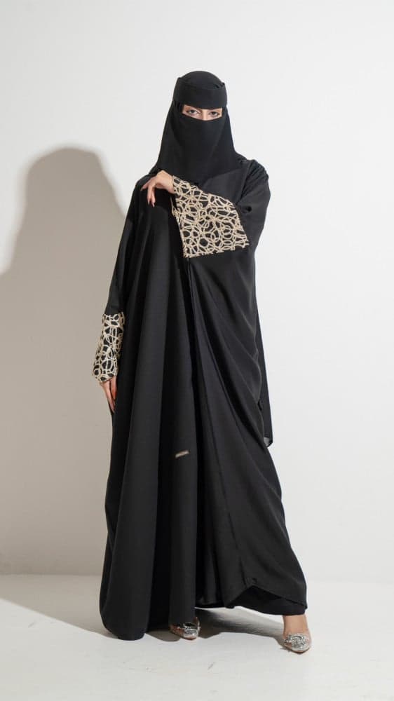 عباية بشت اكمام مطرزة ذهبي