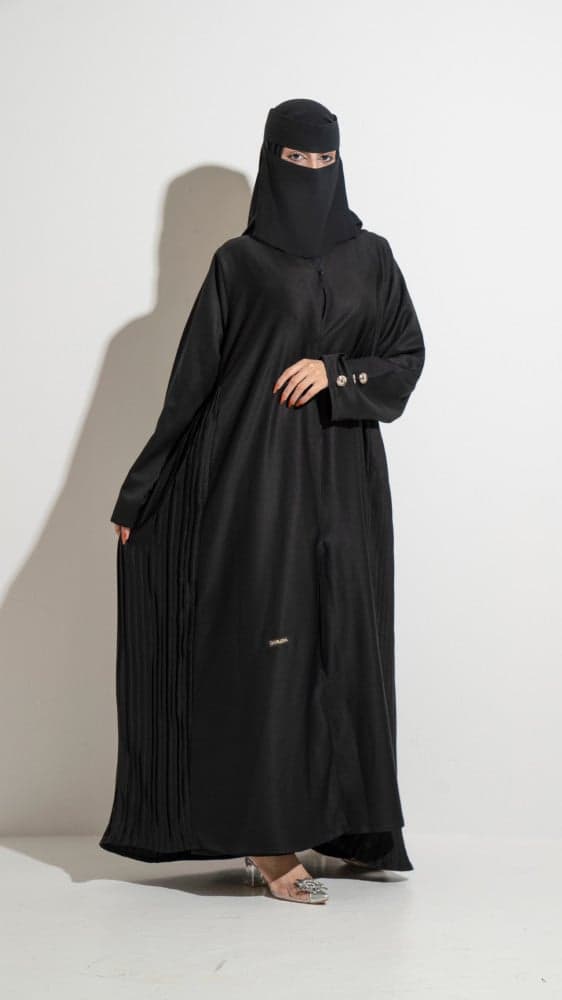 عباية سوداء بقصة جانبية