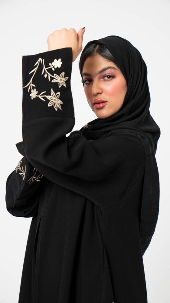 عباية كلوش بتطريز ورد