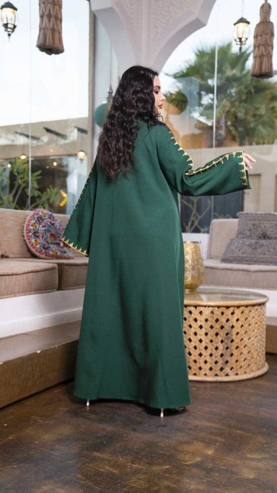 جلابية زيتي بتطريز ذهبي