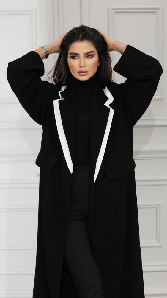 عباية شتوية بتصميم دبل ياقة