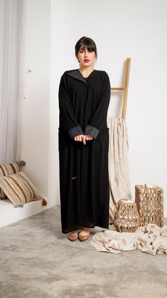 عبايه نص ياقه بزره واحده