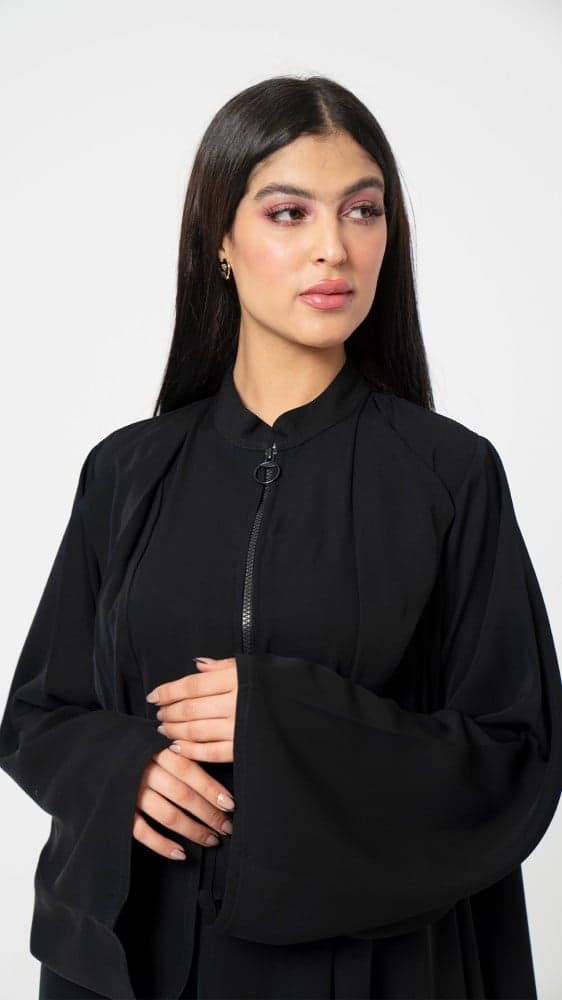 عباية مقفلة بسحاب