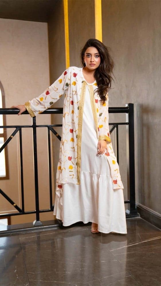 جلابية ابيض بتطريز ملون