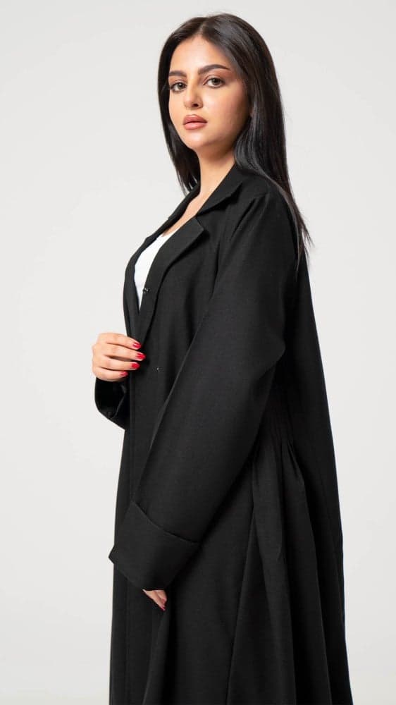 عباية بكسرات جانبية