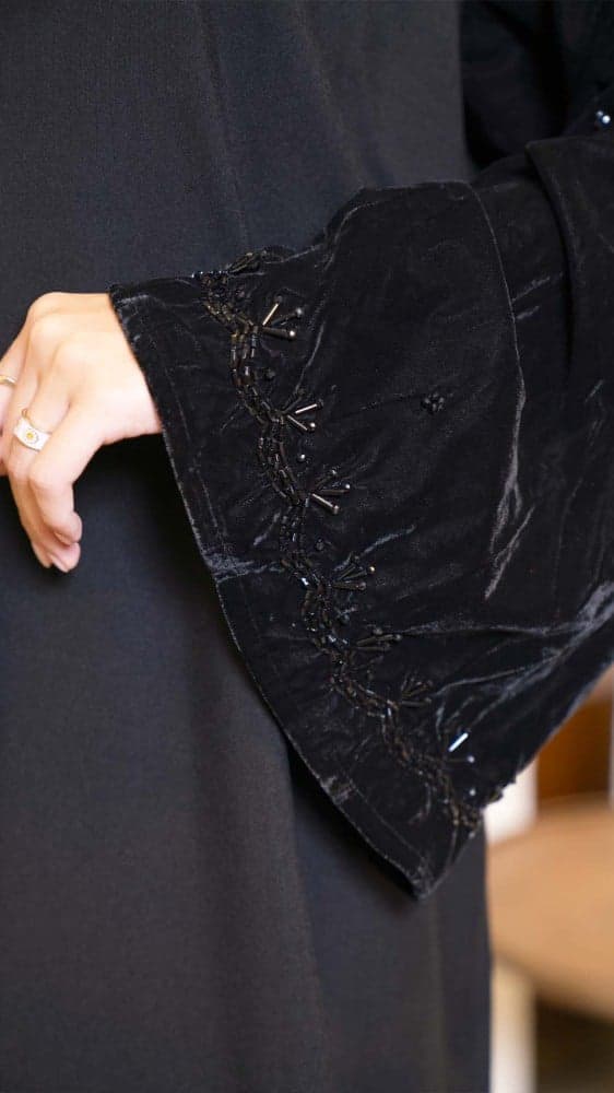 عباية شتوية باكمام مخمل شك