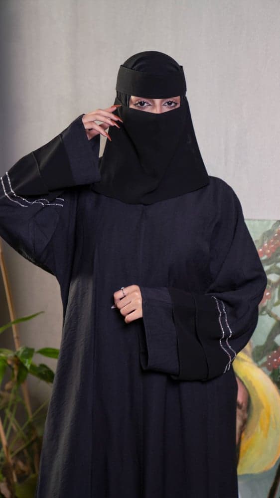 عباية سوداء باكمام طبقات
