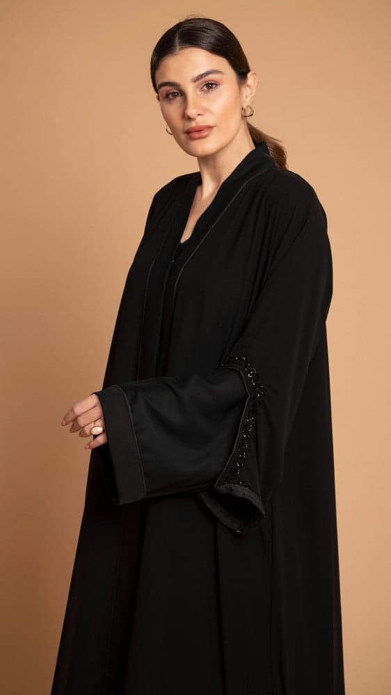 عباية طبقتين مزينه بشك