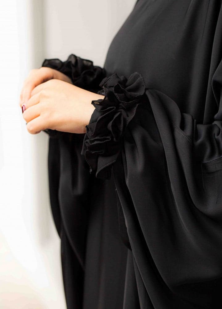 عباية بشت اسود فخمة باكمام مكشكشة