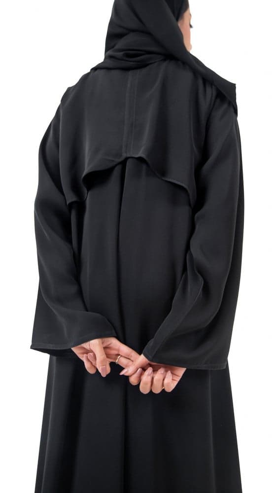 عبايه ناعمة بكسرة من الخلف