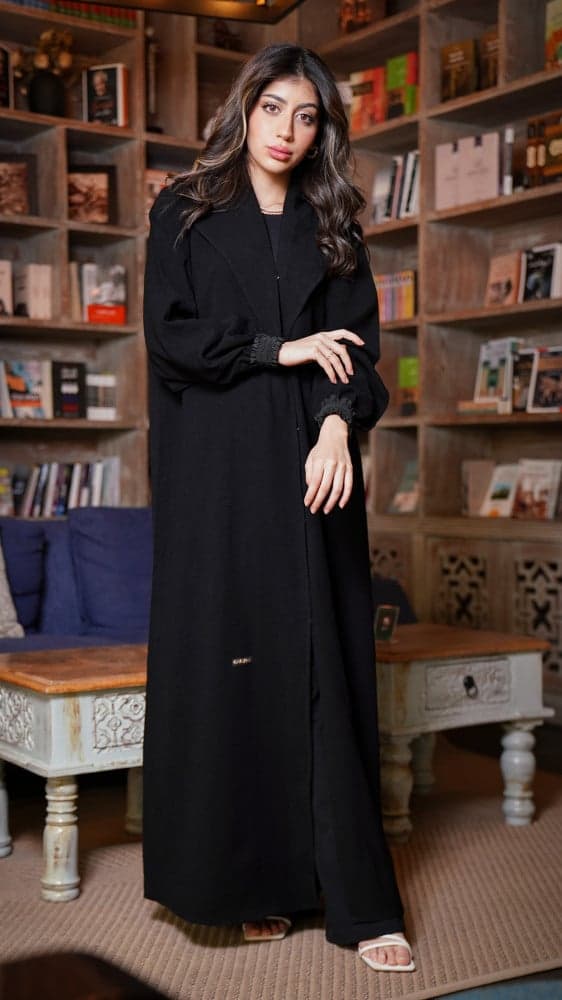 عباية بياقه عريضة وكم مطاط