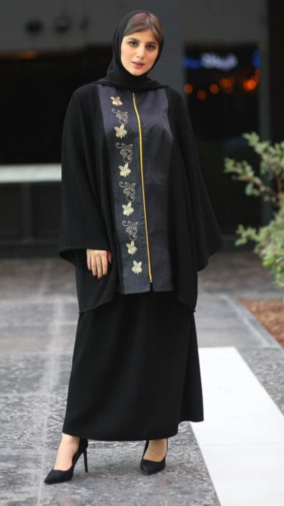 عبايه بسحاب قطعتين منفصلة ومطرزة