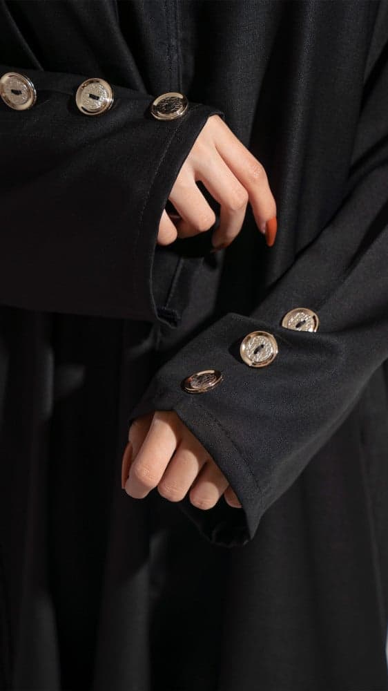 عباية سوداء بقصة جانبية