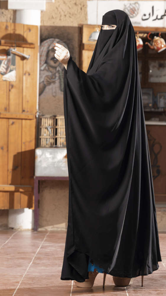 عباية رأس بخيط على الاصبع