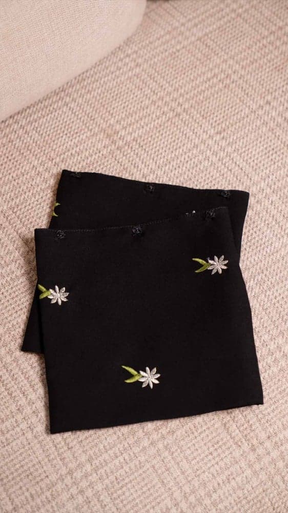 عباية ب 3 اكمام مطرزة