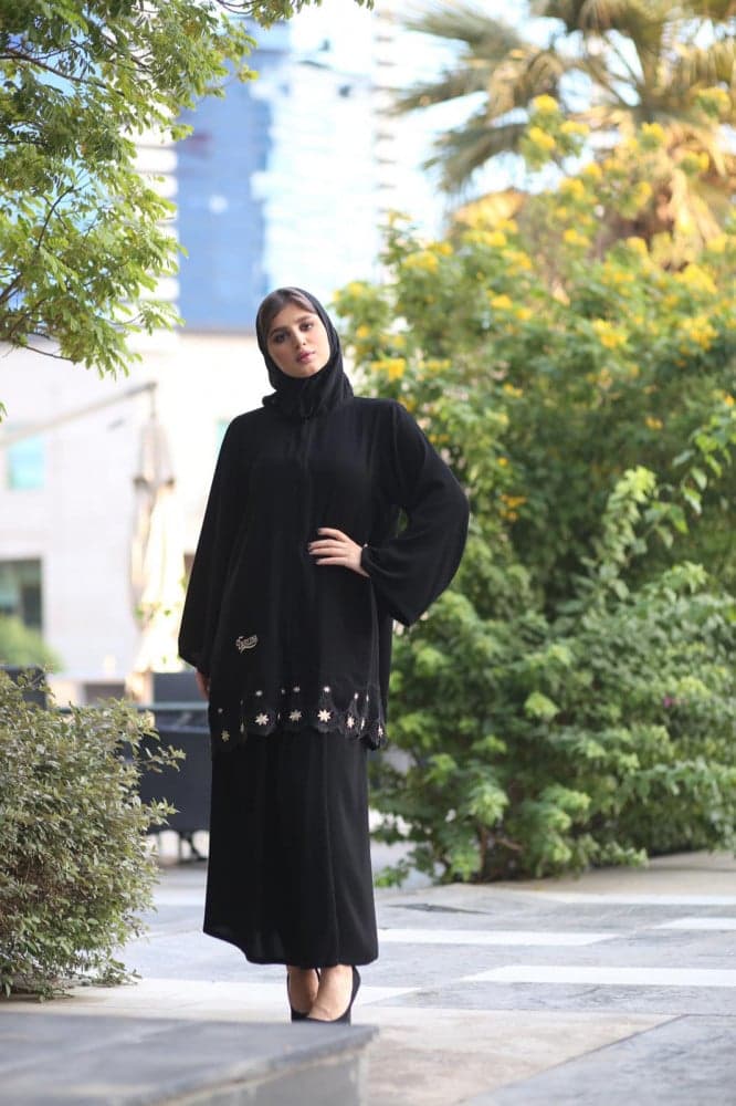 عبايه قطعتين منفصلة مطرزة