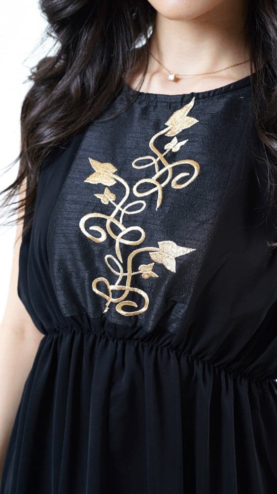 عباية قطعتين منفصلة مطرزة