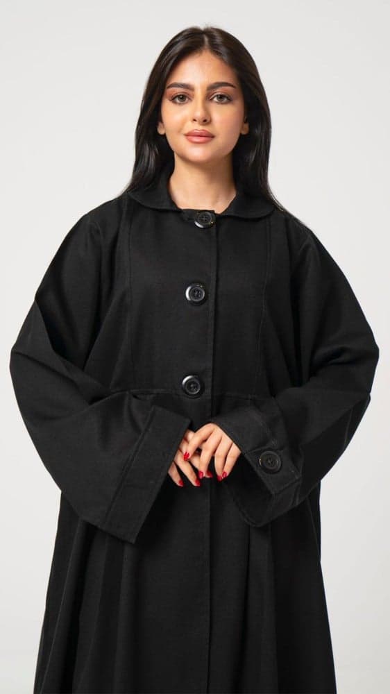 عباية بأزرار فخمة