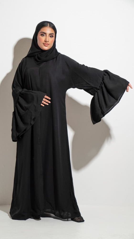 عباية سوداء باكمام كلوش