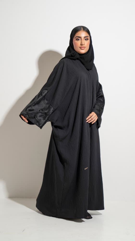 عباية بقصة اكمام مميزة