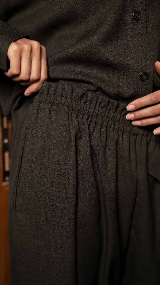 طقم قميص وبنطلون زيتي