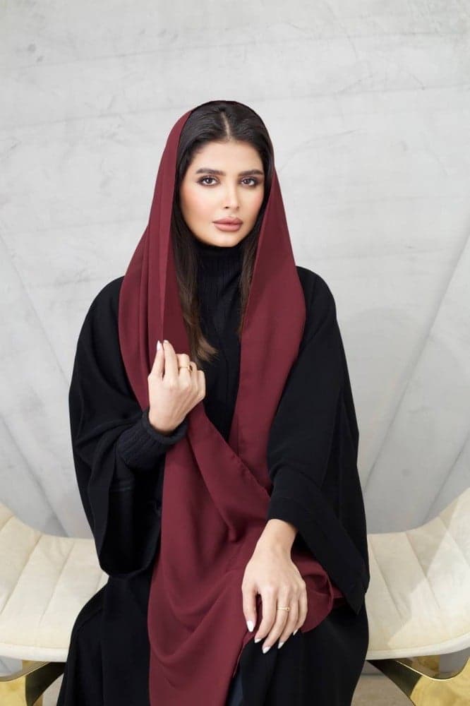 طرحة بلون عنابي