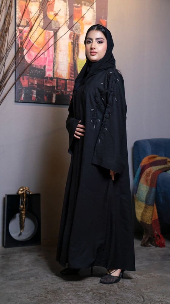 عباية بتطريز على الاكتاف